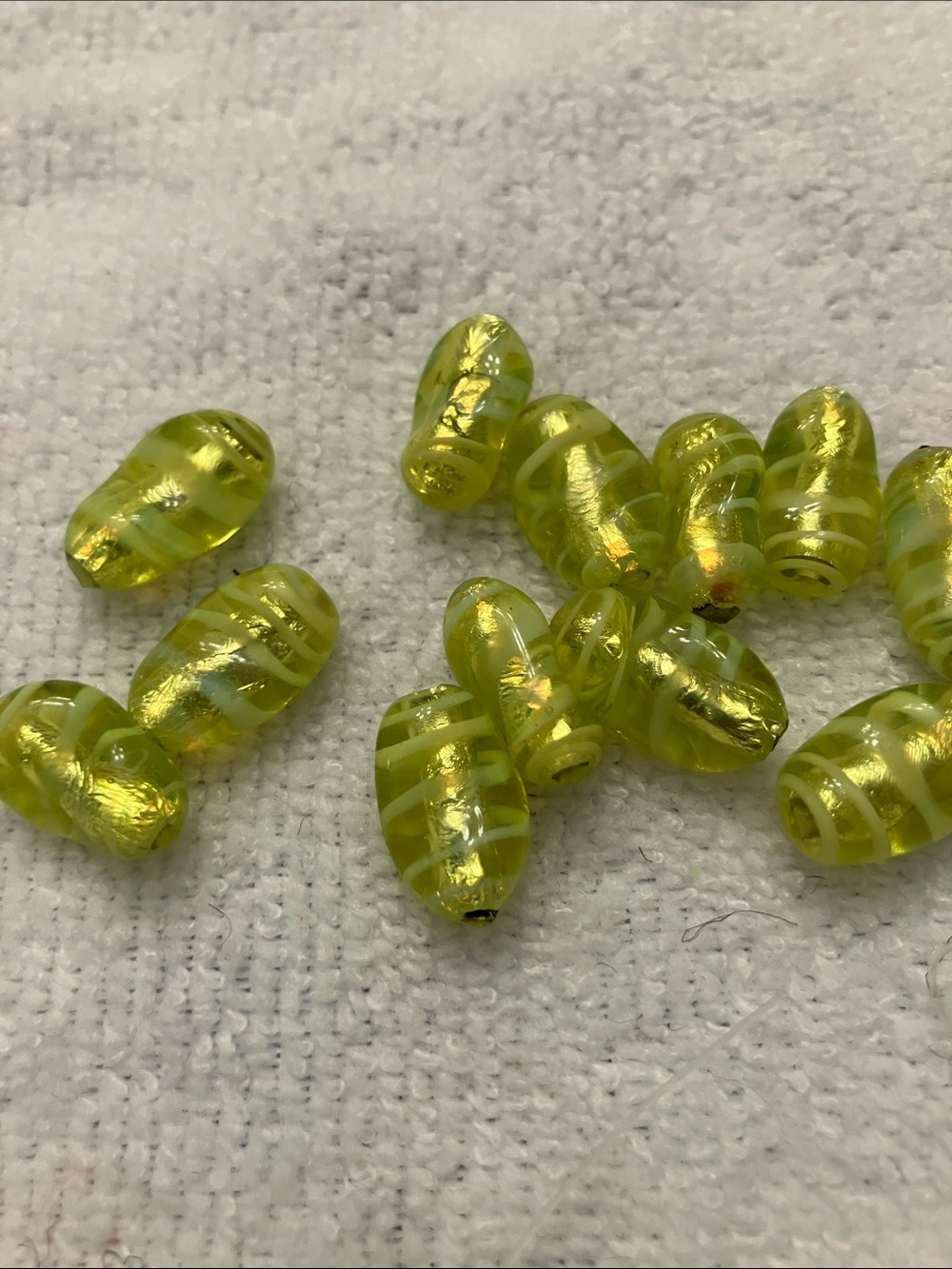 Mixed Lime Green Glass Bead Lot - Picture 8 of 9